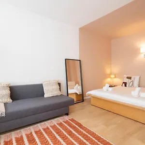 Theaterstudio 1 Apartment